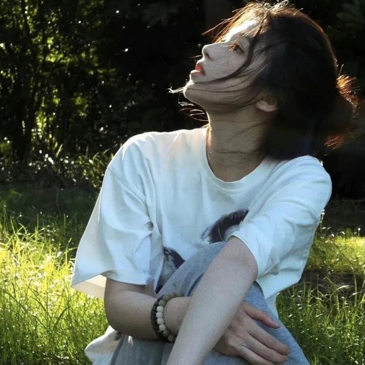 美女荒野逃亡
